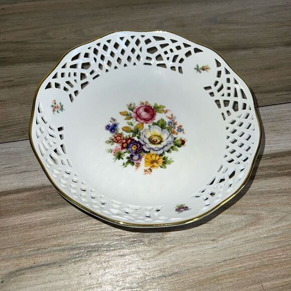 Lattice Fine Porcelain Cut Work Bowl Gold Trim Floral 71/2” X 13/4” Serving Dish - Picture 1 of 8